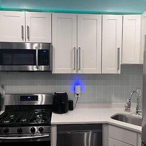 Deluxe One-Bedroom Apartment